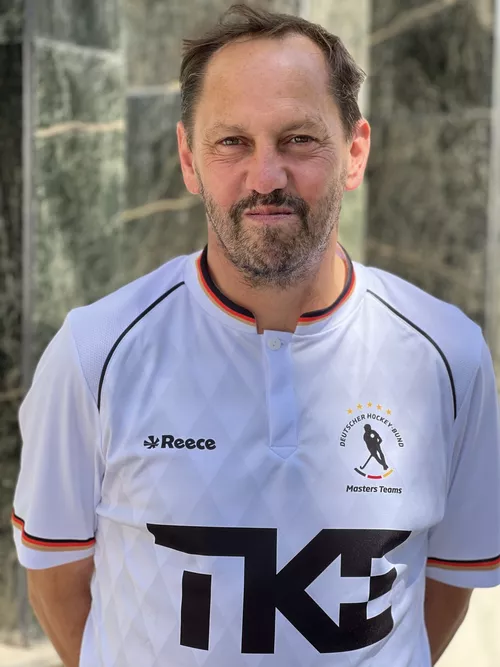 Replika_Logo_Masters_Team_CMYK_300