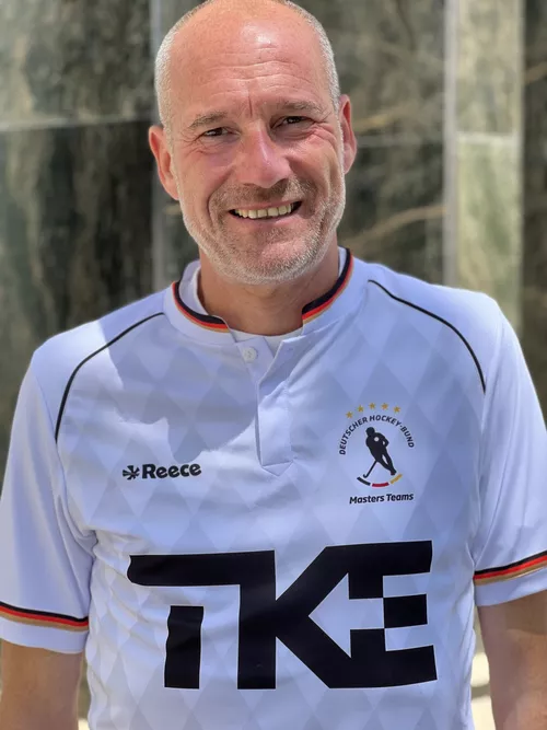 Replika_Logo_Masters_Team_CMYK_300