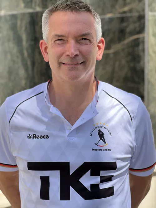 Replika_Logo_Masters_Team_CMYK_300